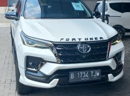 JUAL Toyota Fortuner 2.8 GR Sport 4x2 AT 2022 Putih 1