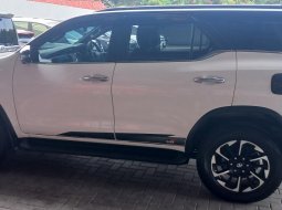 JUAL Toyota Fortuner 2.8 GR Sport 4x2 AT 2022 Putih 5