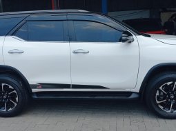 JUAL Toyota Fortuner 2.8 GR Sport 4x2 AT 2022 Putih 3