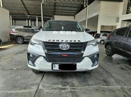 Toyota Fortuner VRZ TRD AT ( Matic ) 2018 Putih Km low 44rban Good Condition plat jakarta timur