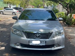 JUAL TOYOTA CAMRY V 2.5 AT SILVER 2013