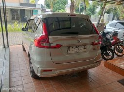 Suzuki Ertiga GX Hybrid AT 2022 Silver 6