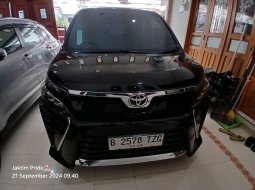 Promo Toyota Voxy 2.0 AT 2018 Hitam *78TZG