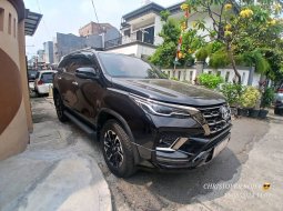 Toyota Fortuner New  4x2 2.8 GR Sport A/T DSL 2022 Hitam 2