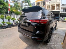 Toyota Fortuner New  4x2 2.8 GR Sport A/T DSL 2022 Hitam 5