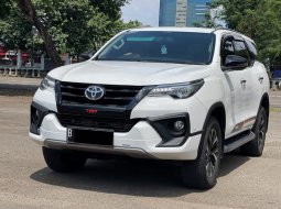 TOYOTA FORTUNER VRZ TRD AT PUTIH 2019 KONDISI TERAWAT 3