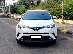 Toyota C-HR 1.8L CVT 2018 putih bensin cash kredit proses bisa dibantu