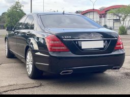 Mercedes-Benz S-Class S 300 L 2011 Hitam 8