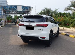 Toyota Fortuner New  4x2 2.8 A/T DSL GR Sport 2023 putih km 27 ribuan cash kredit proses bisa dibant 4