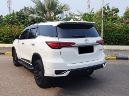 Toyota Fortuner New  4x2 2.8 A/T DSL GR Sport 2023 putih km 27 ribuan cash kredit proses bisa dibant 11