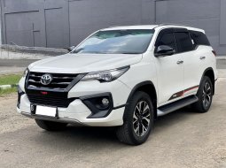 Toyota Fortuner 2.4 TRD AT 2019 Putih 2