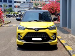 Toyota Raize 1.0T GR Sport CVT (One Tone) 2023 kuning km 4 ribuan cash kredit proses bisa dibantu