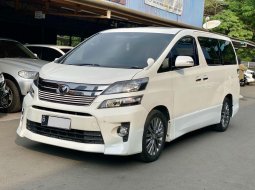 Toyota Vellfire Z Golden at 2015 Putih 3