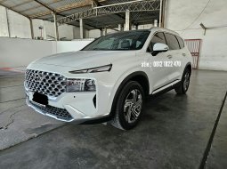 Hyundai Santa Fe 2.2 Signature AT ( Matic ) 2022 / 2023 Putih Km Antik low 17rban Good Condition 3