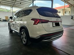 Hyundai Santa Fe 2.2 Signature AT ( Matic ) 2022 / 2023 Putih Km Antik low 17rban Good Condition 4