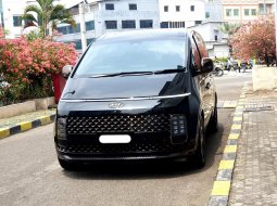 Hyundai Staria Signature 7 2021 diesel km 12 ribuan cash kredit proses bisa dibantu