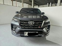 Toyota Fortuner GR 2.8 Diesel AT ( Matic ) 2022 Abu² Tua Km Low 20rban Good Condition siap pakai