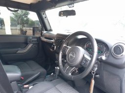 JEEP WRANGLER 3.8L BENSIN AT 2011 HITAM 7