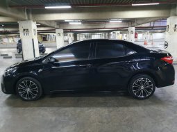 Toyota Corolla Altis 1.8 V AT 2015 gresss 2