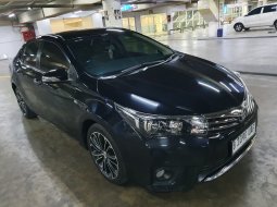 Toyota Corolla Altis 1.8 V AT 2015 gresss 6