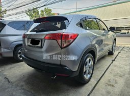 Honda HRV E AT ( Matic ) 2018 Abu² Muda Km 67rban jakarta timur 4