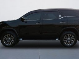 Toyota Fortuner VRZ 2.8 AT 2022 5