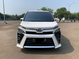 TOYOTA VOXY 2.0 AT PUTIH 2019