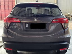 Honda HRV E A/T ( Matic ) 2021 Abu2 Mulus Km 18rban Siap Pakai 3