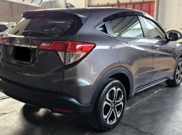 Honda HRV E A/T ( Matic ) 2021 Abu2 Mulus Km 18rban Siap Pakai 2