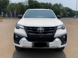 FORTUNER VRZ TRD AT PUTIH 2019