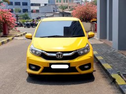 Honda Brio E CVT 2022 kuning matic km 15 ribuan cash kredit proses bisa dibantu