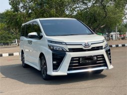 Toyota Voxy 2.0 A/T 2019 MPV 2