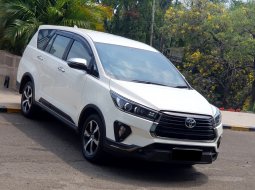 Toyota Venturer 2.4 A/T DSL 2021 diesel putih km 26 ribuan cash kredit bisa