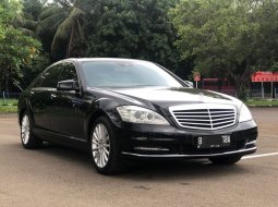 DISKON KREDIT MERCY S300 AT HITAM 2011 KONDISI BAGUS