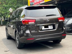 KIA GRAND SEDONA ULTIMATE AT COKLAT 2017 6