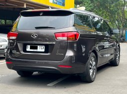 KIA GRAND SEDONA ULTIMATE AT COKLAT 2017 4