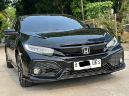 JUAL CEPAT CIVIC HATCHBACK 1.5 E AT HITAM 2018 SIAP PAKAI