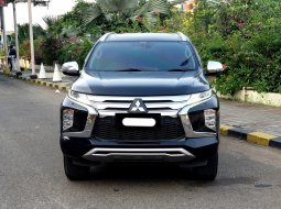 Mitsubishi Pajero Sport Dakar 4x2 AT 2022 hitam sunroof km 40 rb cash kredit proses bisa dibantu