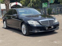 MOBIL DIJAMAIN MERCY S300 AT HITAM 2011 HARGA PROMO