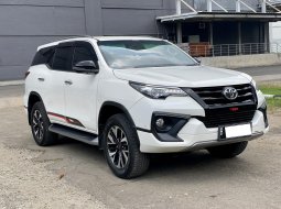 Toyota Fortuner 2.4 TRD AT 2019 Putih 3