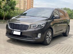 Kia Grand Sedona Ultimate 2017 Coklat 2