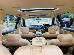 Kia Grand Sedona Ultimate 2017 Coklat 7