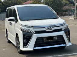 MPV MURAH VOXY 2.0 AT PUTIH 2019 SIAP PAKAI