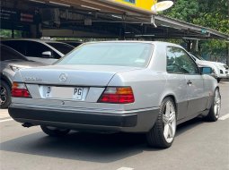 Mercedes-Benz 300CE C124 3.0 Automatic 1989 4