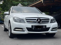 LOW KM MERCY C300 AVANTGARDE AT PUTIH 2013 NEW STOK KONDISI GRESS