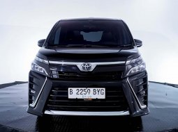 Toyota Voxy 2.0 A/T 2018 1