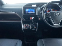 Toyota Voxy 2.0 A/T 2018 8