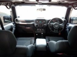 JEEP WRANGLER 3.8L BENSIN AT HITAM 2011 11