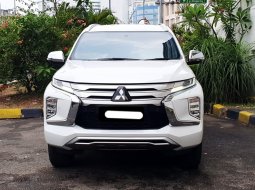 Mitsubishi Pajero Sport Dakar 4x2 Ultimate 2022 putih km 27 ribuan pajak panjang cash kredit bisa