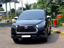 Toyota Venturer 2.4 A/T DSL 2022 hitam diesel km 21 ribuan cash kredit proses bisa dibantu